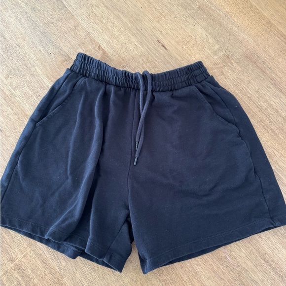✨2 for $35 ALL SHORTS!✨ Old Navy SoComfy Sweat Shorts -- 5-in inseam size Small - Picture 3 of 6